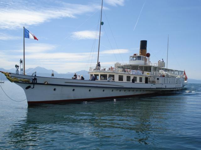 Belle Epoque paddle steamer La Suisse